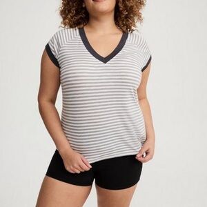 Ringer V-Neck Tee in Rocker Stripe Heather Gray Size 3X
